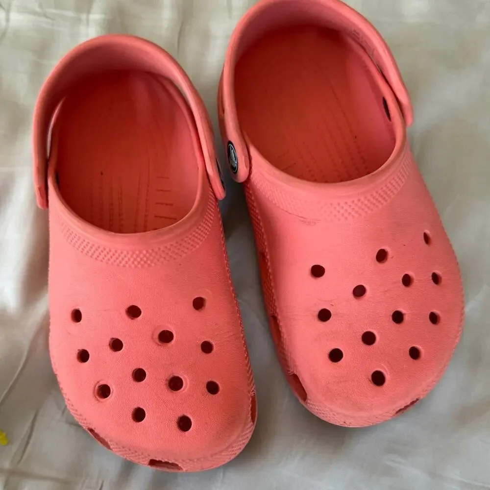 Crocs coral size J1